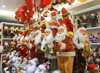 向老外出口圣誕用品，浙江義烏商人年銷數千萬